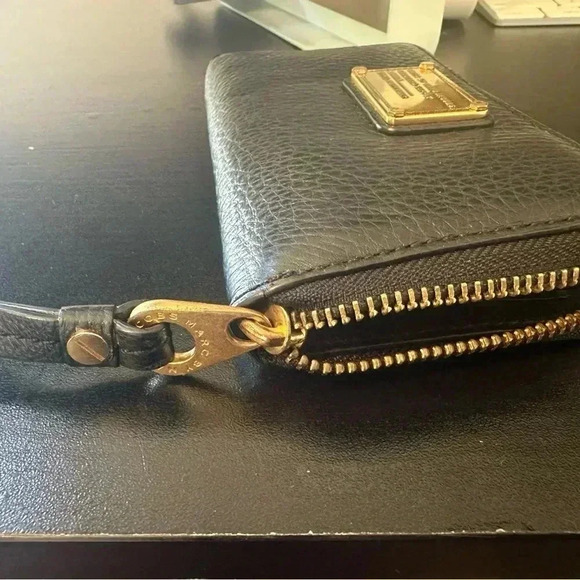Marc by Marc Jacobs Classic Q Wingman Wristlet - Picture 3 of 11
